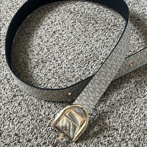 Elegant Michael Kors Reversible Women's Belt